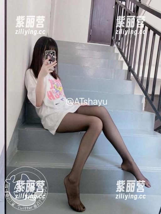 AT鲨 AT鲨邀你捎走这件白衬衫,顺便下载点灵感