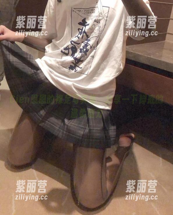 Cien恩恩 Cien恩恩的裸足写真集,分享一下脚底的温柔魔力