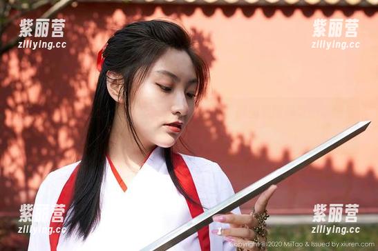 MiiTao蜜桃社 - 雪梨sherry的写真，原图展现裸足的单纯与微妙
