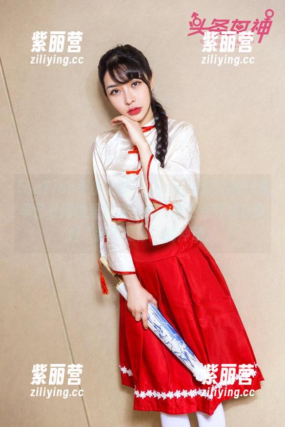 TouTiao头条女神-JennyR TouTiao头条女神 - JennyR的短裙想必早已在网盘里风靡一时,随便点开都有那种“我不要停”的冲动。