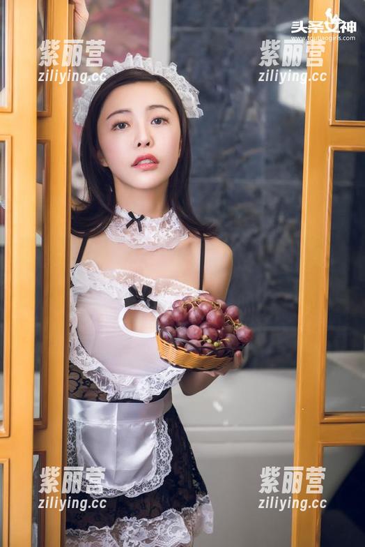 TouTiao头条女神-张蓝欣 TouTiao头条女神 - 张蓝欣校园写真,这一刻的气氛,能不能持续久一点?