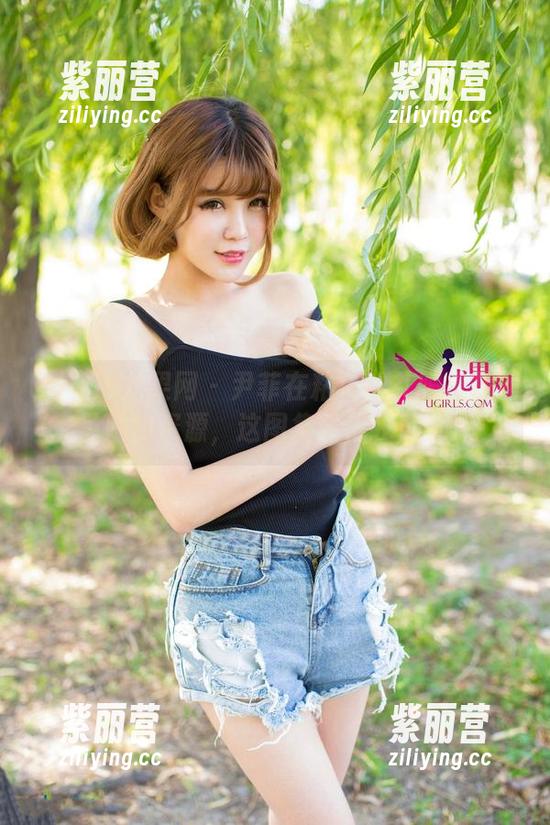 UGirls尤果网-尹菲 UGirls尤果网 - 尹菲在粘人的礼服里找到了她的资源,这图集看得我直冒汗