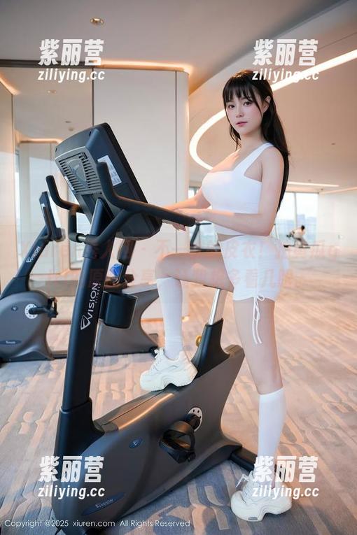 Xiuren秀人网-拍黄瓜girl Xiuren秀人网 - 不一样的皮衣!拍黄瓜girl的原图分享,让我想多看几眼。