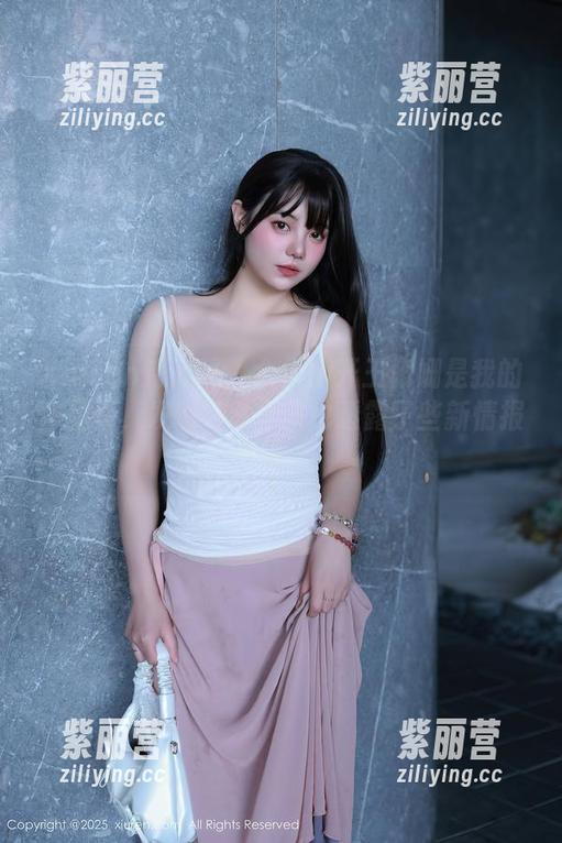 Xiuren秀人网 - 今天翻开王雅姗是我的作品集，发现‘女友’也透露了些新情报？