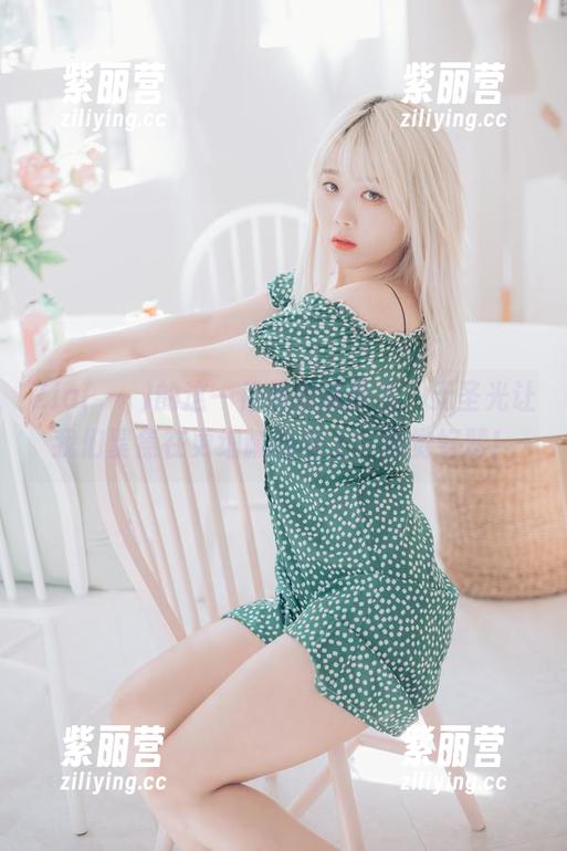 Zia(지아)的这一件情侣连体衣，无圣光让我们聚焦在更细腻的美上，感觉好赞！