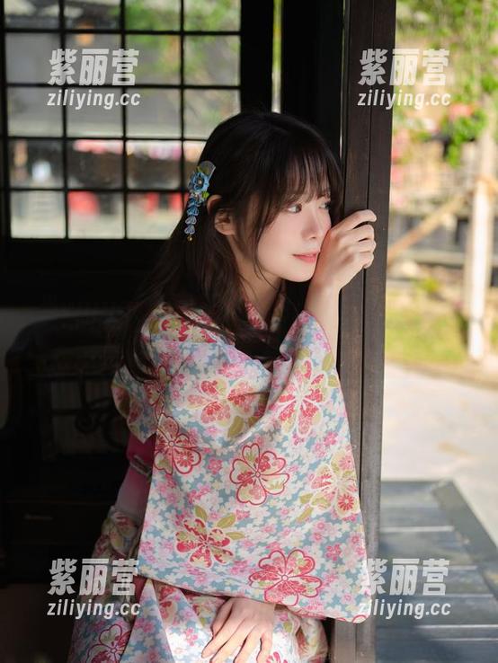 当wuyo(우요)遇上粉色：写真集中的旋转木马