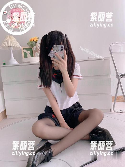 二阶堂宅绘子 二阶堂宅绘子私拍合集:蓝色外套,穿上就像在家看电视剧的自己,分分钟想找个沙发!