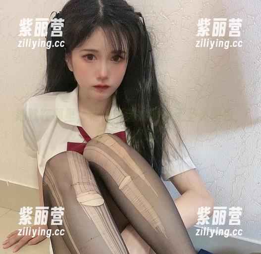 倦倦喵 她就在那里,倦倦喵的女同事无圣光图包,来一点撩吗?