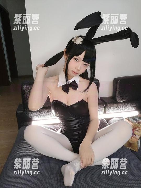 十万珍吱伏特 这是什么操作?“十万珍吱伏特”让穹妹白裙在cos图册里都活过来了。