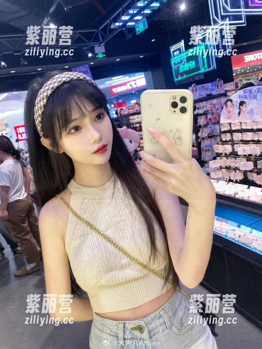 大肉丸Amiee 直击大肉丸Amiee的梦境:睡衣美图合集,想脱也脱不掉!