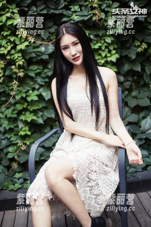 头条女神-张梓柔 头条女神 - 看谁在学习?张梓柔的教室图包分享带你感受不一样的校园气息!