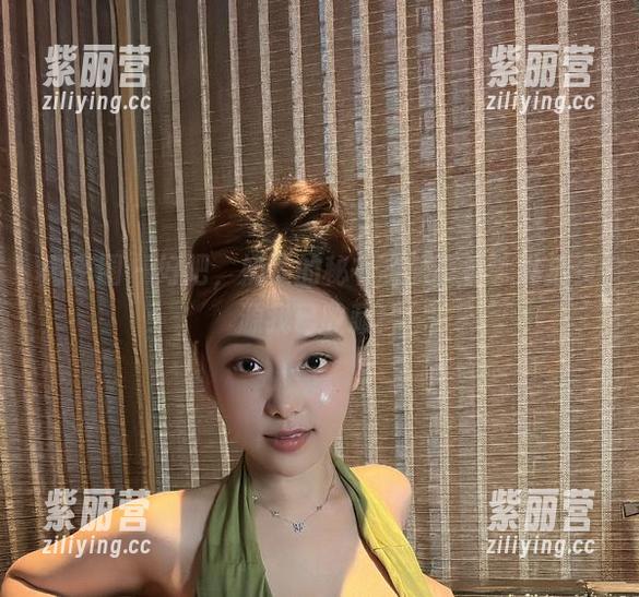 奶雯 微密圈 - 好吧,奶雯的秘书制服真香,私拍资源我已收藏!