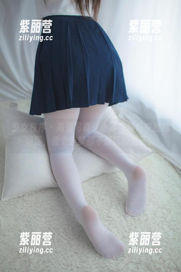 少女秩序-小满 少女秩序 - 高清写真:小满在粉色中随意游荡,像个连梦都不想醒的仙子。