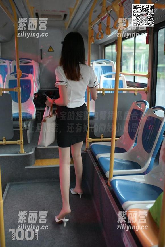 异思趣向 - 小宝的挂脖包臀裙私房合集：不止是服装，还有她的微妙小心思！