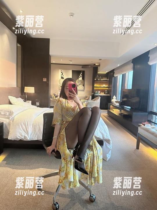 果儿Victoria 微密圈 - 发现果儿Victoria的夏天合集,这才是拼命遮阳和时不时心血来潮的热量