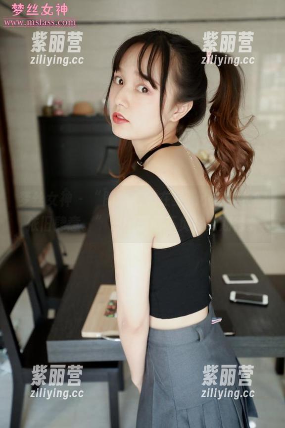 梦丝女神-小穆 梦丝女神 - “即便毛衣在身,小穆的长腿依旧肆意。”——原图不负我的期待。