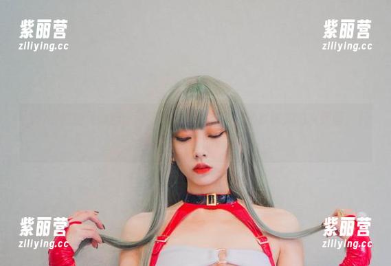 清颜颜子 热爱泳池的清颜颜子又来啦,图库里的精选就像她的水墨画,只差一丝清甜的气息。