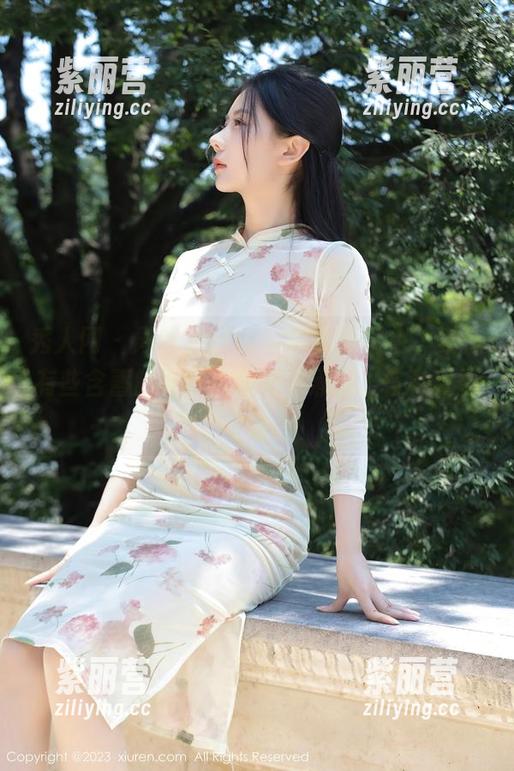 秀人网-周美美alicia 秀人网 - 周美美alicia的泳池图包,疑似有些含蓄的神秘,脑海中涌现出各种可能性