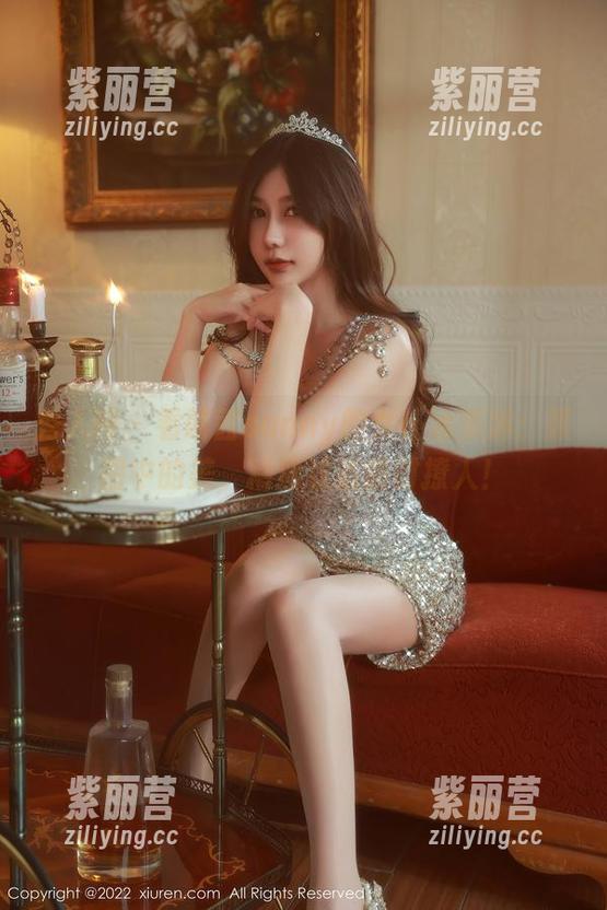 秀人网-晓茜sunny 秀人网 - 看晓茜sunny的女仆冰淇淋:原图中的美,精选状态随时撩人!