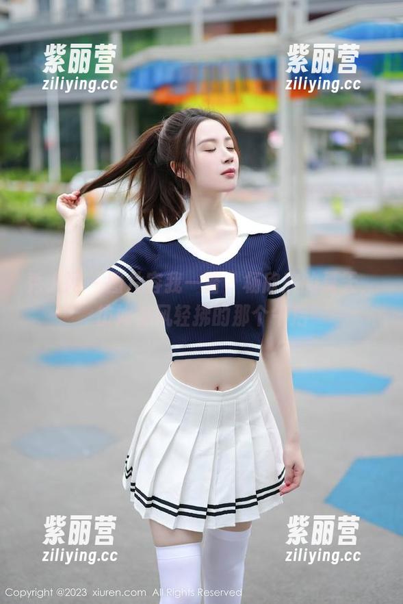 秀人网-杨欣欣 秀人网 - 图片容我一瞥,杨欣欣的夏天,彷如微风轻拂的那个午后