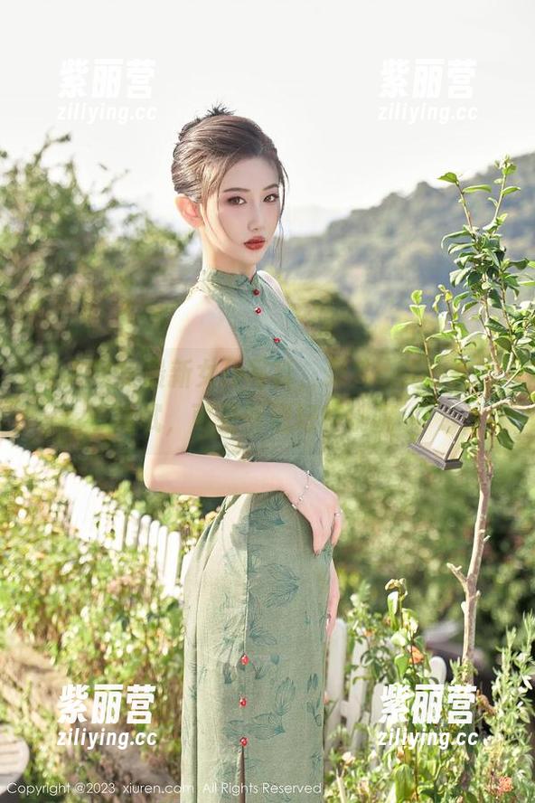 秀人网-果儿celia 秀人网 - 最新女仆写真,果儿celia大胆尝试,可是味道好特别呢~