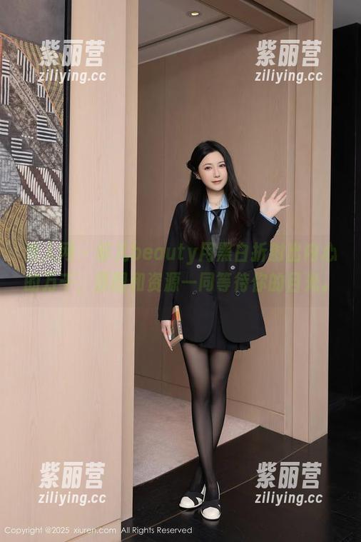 秀人网-菲儿beauty 秀人网 - 菲儿beauty用黑白折射出内心的万千,原图和资源一同等待你的目光。