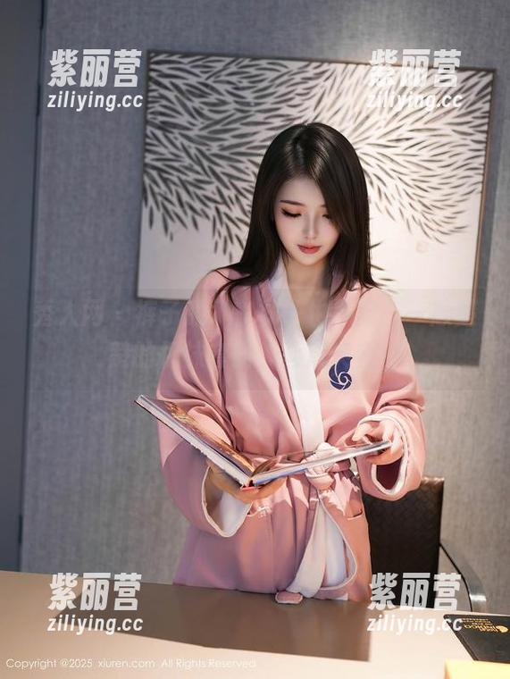 秀人网-顾楚楚 秀人网 - 裤子脱了,袜子也不穿——顾楚楚的棉袜套图,画风突变!