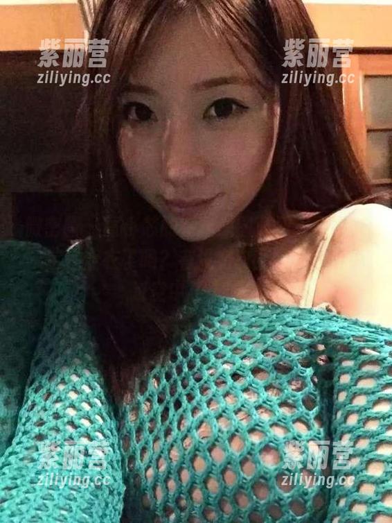 童小芯 微密圈 - 童小芯的新作原图:双人合影,一定是合衣了吗?有没有交互,大家听说过空中飞人吗?