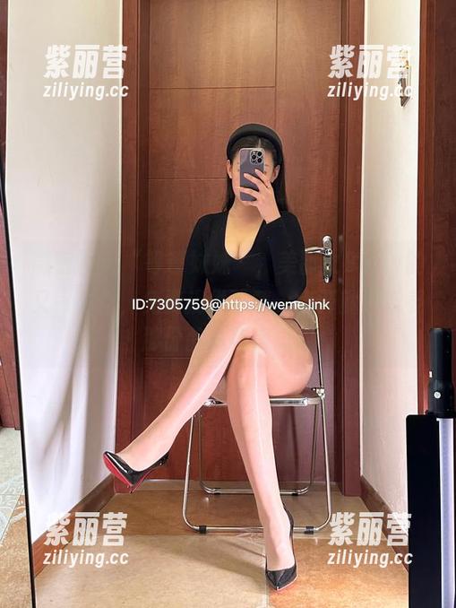 美邵女Baby 微密圈 - “等等妹妹”,美邵女Baby的又一力作,免费提供下载,点开就能感受那份静谧与暧昧。