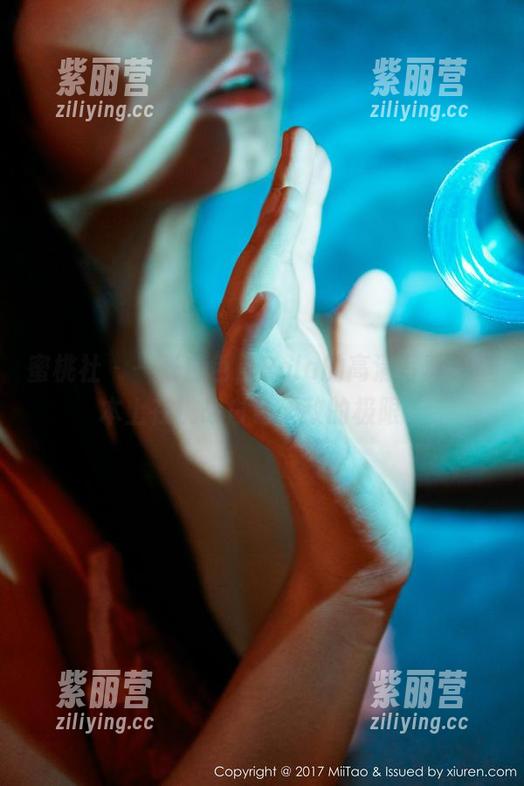 蜜桃社-Rola 蜜桃社 - 一张白色,Rola的高清写真,基本上在挑战白色天敌的极限。