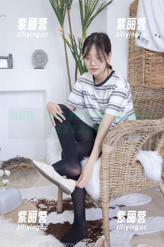 袜啵啵-小甜豆 袜啵啵 - 死库水里的小甜豆,你敢相信这是全套原图吗?
