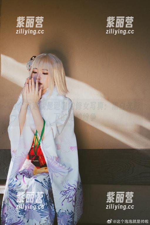 这个泡泡就是逊啦 这个泡泡就是逊啦的修女写真:黑白光影下的绝妙纷争