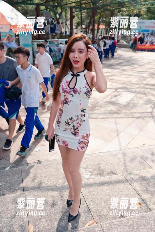 骨感和肉感的对撞，别错过魔镜街拍的程生街拍，长腿肉丝制服写真资源！
