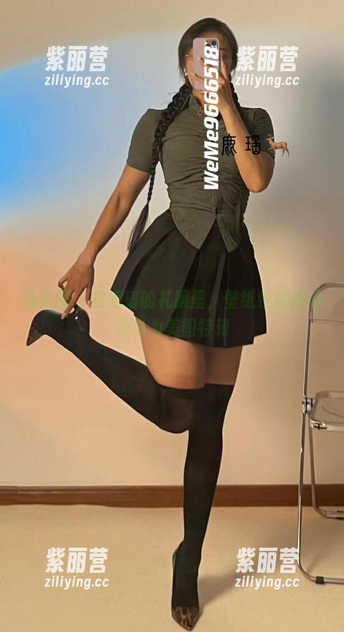 微密圈 - 在鹿瑶的礼服里，壁纸也能迅速升华为美图特辑