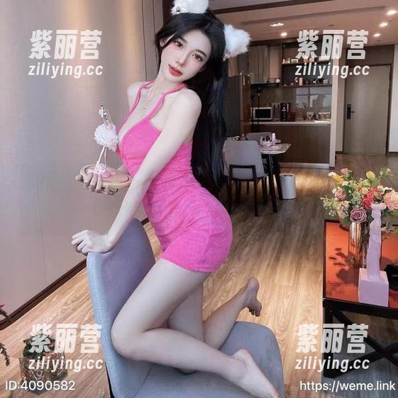 黎允熙 微密圈 - 在一堆文件里探险——黎允熙的私房美图之办公室篇。